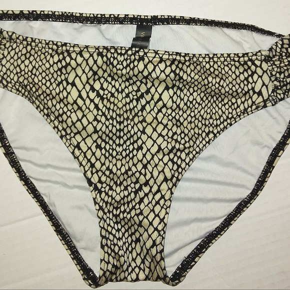 EUC☆VICTORIA'S SECRET☆Python Print Bikini Bottom☆Medium☆ - Picture 9 of 9